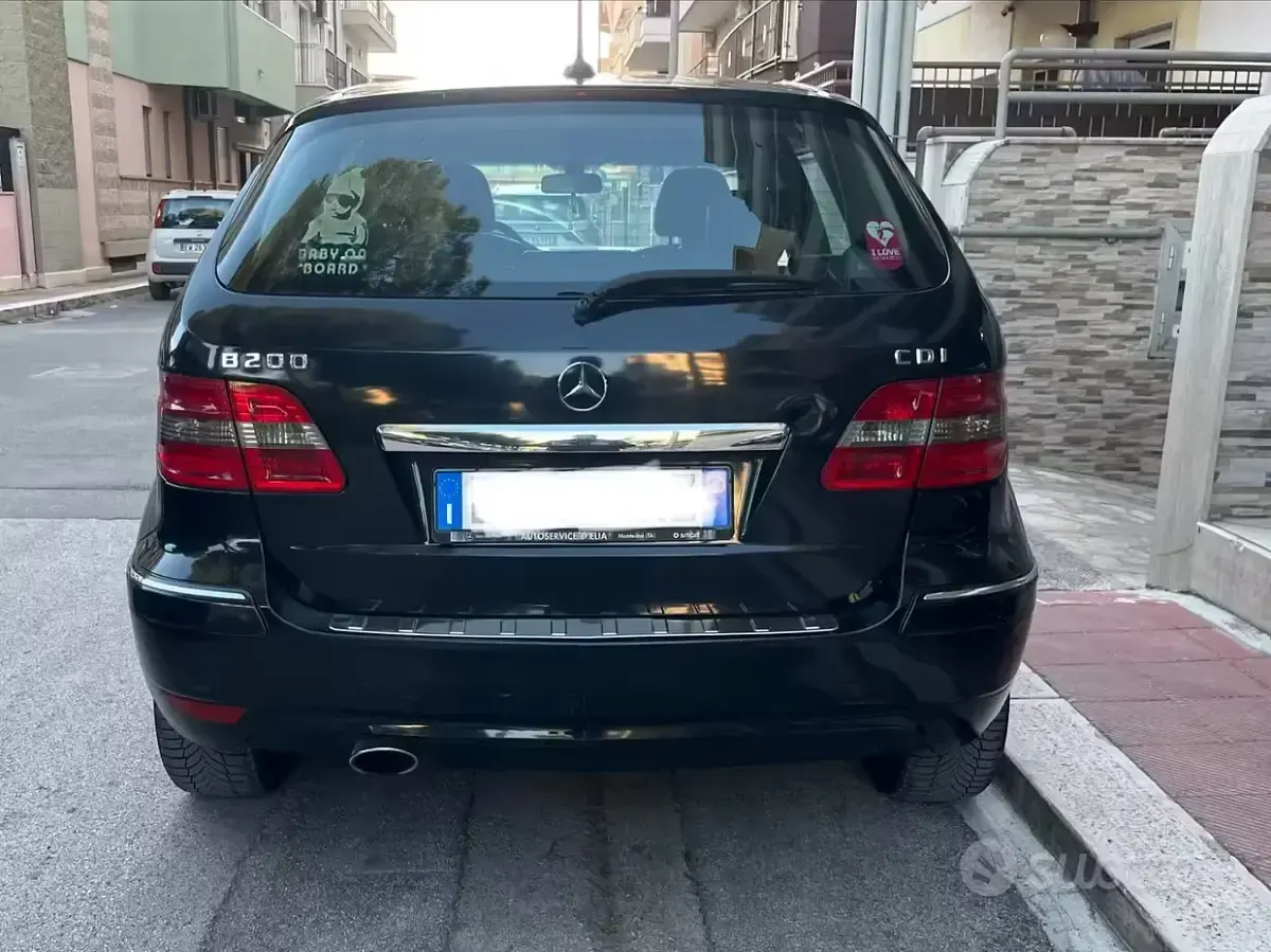 Usata Mercedes B200 Premium 140 CV (102 kW) 2011 Nero Utilitaria