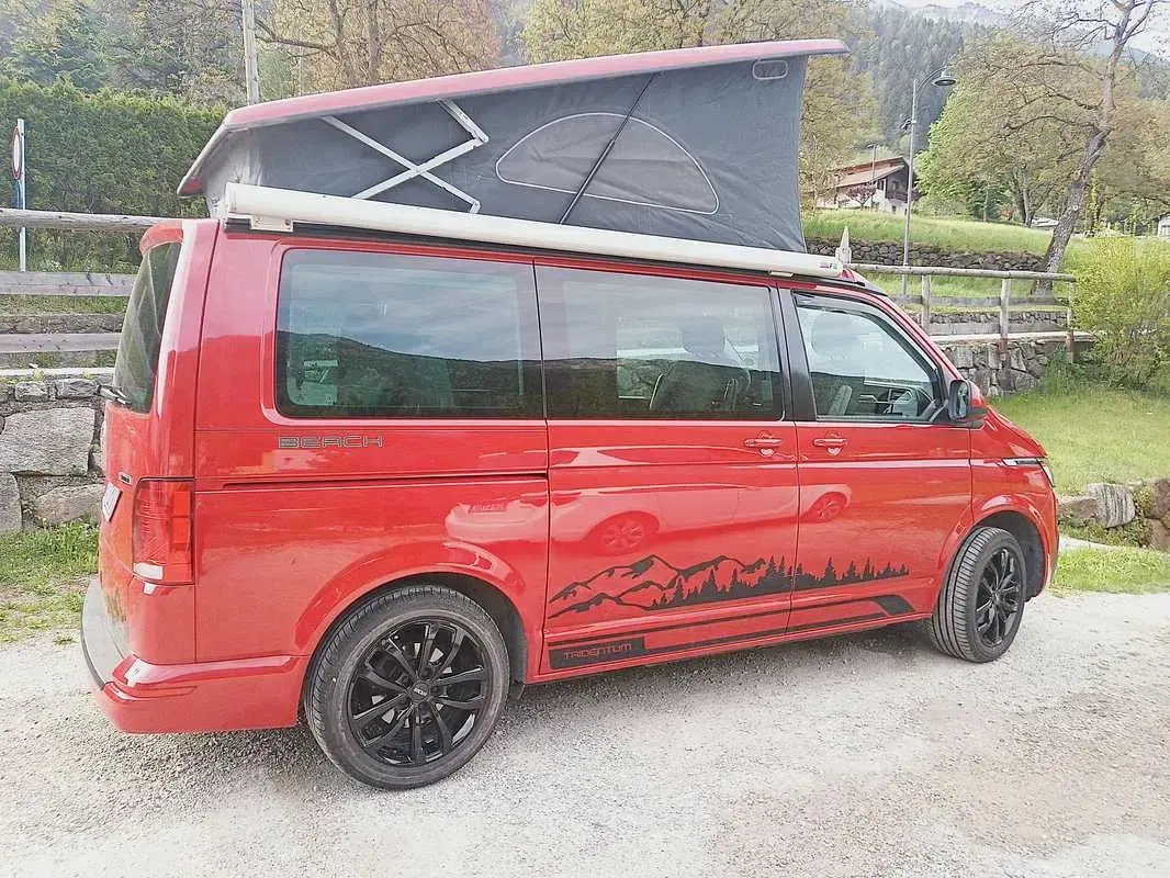 Begagnad VW California Beach 204 HK (150 kW) 2022 Röd Van