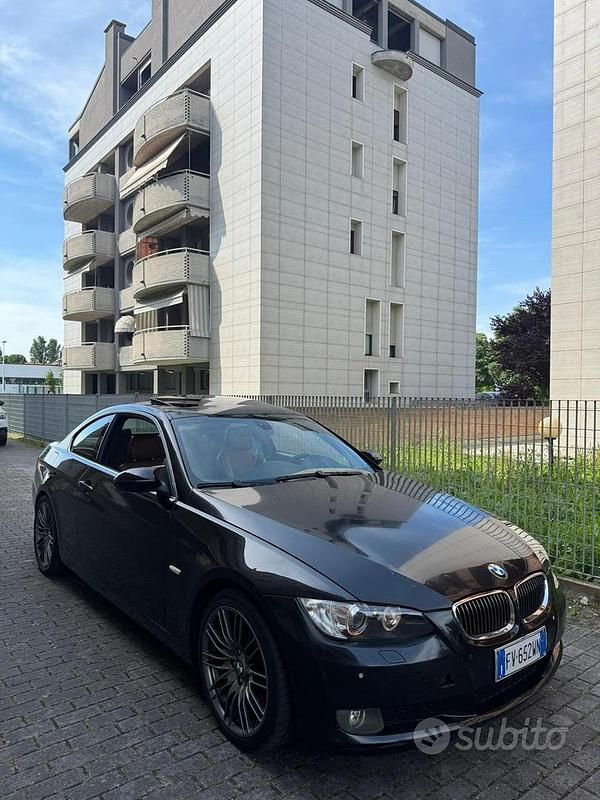 Usata BMW 330 Sport Line 231 CV (169 kW) 2006 Blu Coupé
