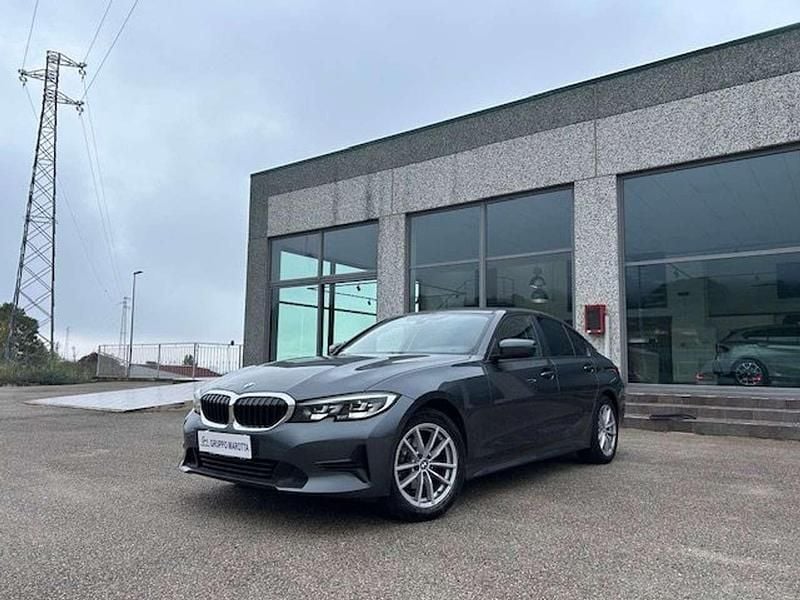 Mineralgrau metallic Usata 2022 BMW 318 Tre volumi | 25.900 € (Buon prezzo) - Immagine 1/4
