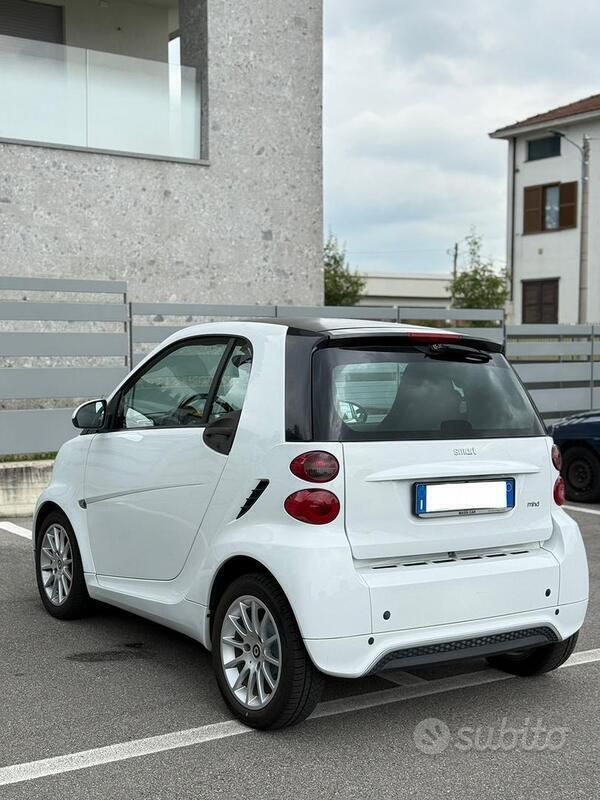 Usata Smart ForTwo Coupé 71 CV (52 kW) 2010 Utilitaria