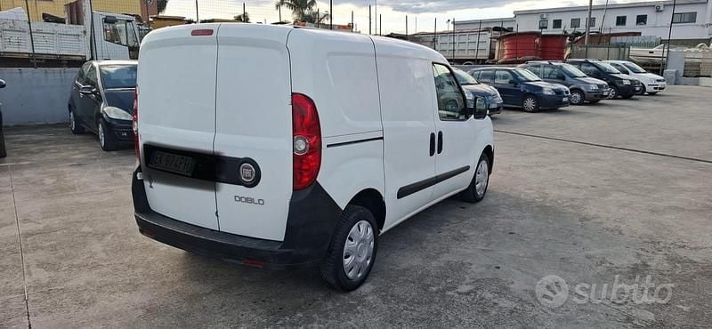 Usata Fiat Doblò 90 CV (66 kW) 2012 Bianco Monovolume