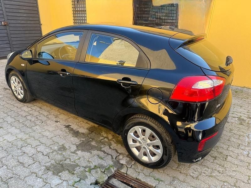 Usata Kia Rio Active 75 CV (55 kW) 2016 Nero Utilitaria