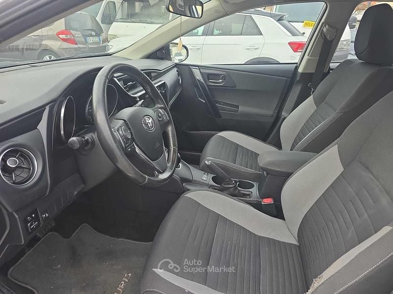 Usata Toyota Auris 136 CV (100 kW) 2017 Argento Berlina