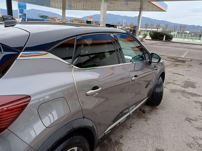 Usata Renault Captur Intens 101 CV (74 kW) 2023 Grigio SUV