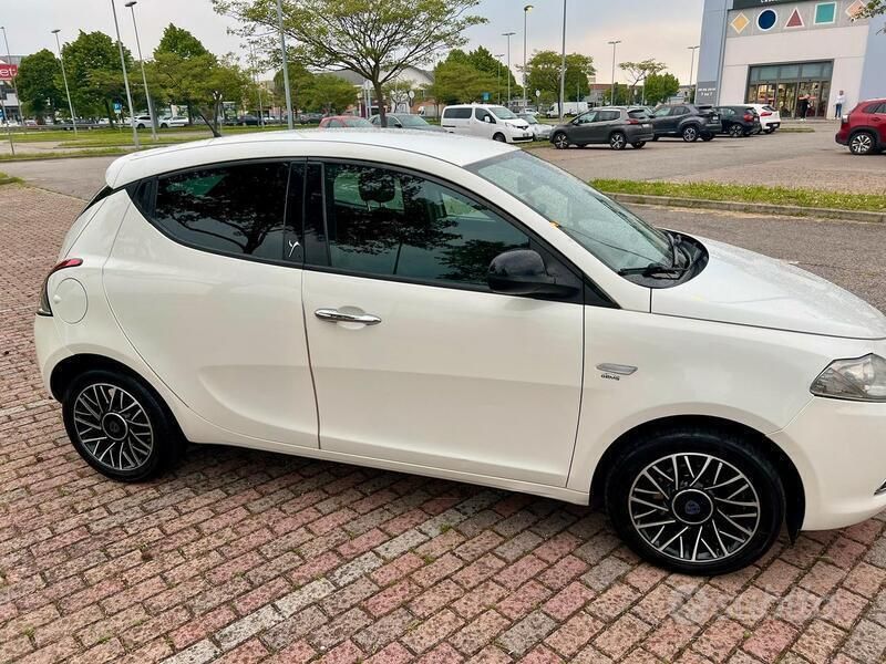 Usata Lancia Ypsilon S 95 CV (69 kW) 2015 Bianco Utilitaria