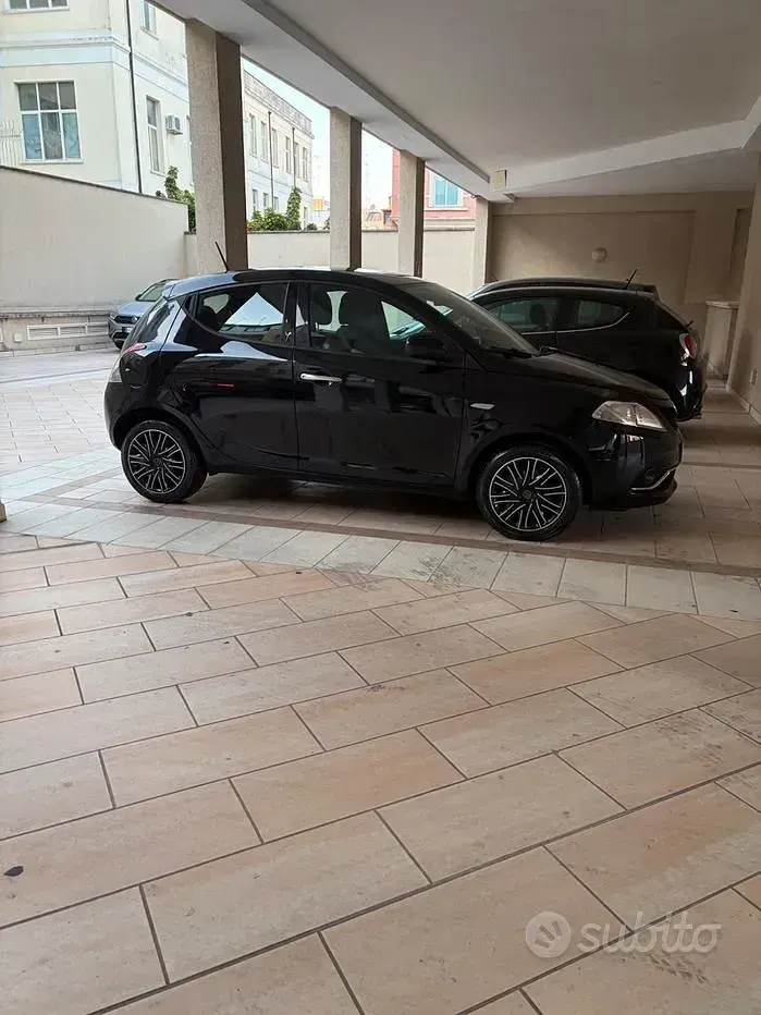 Usata Lancia Ypsilon S 95 CV (69 kW) 2016 Nero Utilitaria