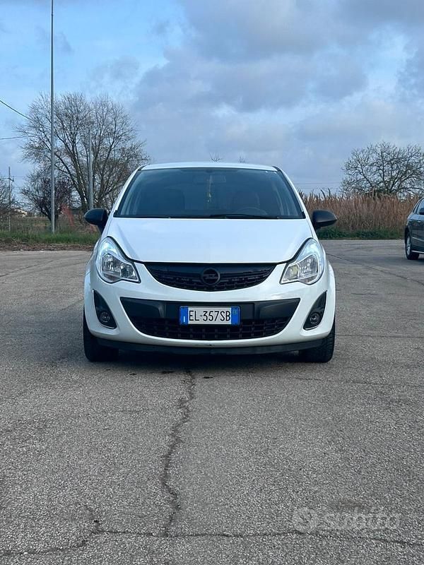 Usata Opel Corsa 85 CV (62 kW) 2012 Bianco Utilitaria