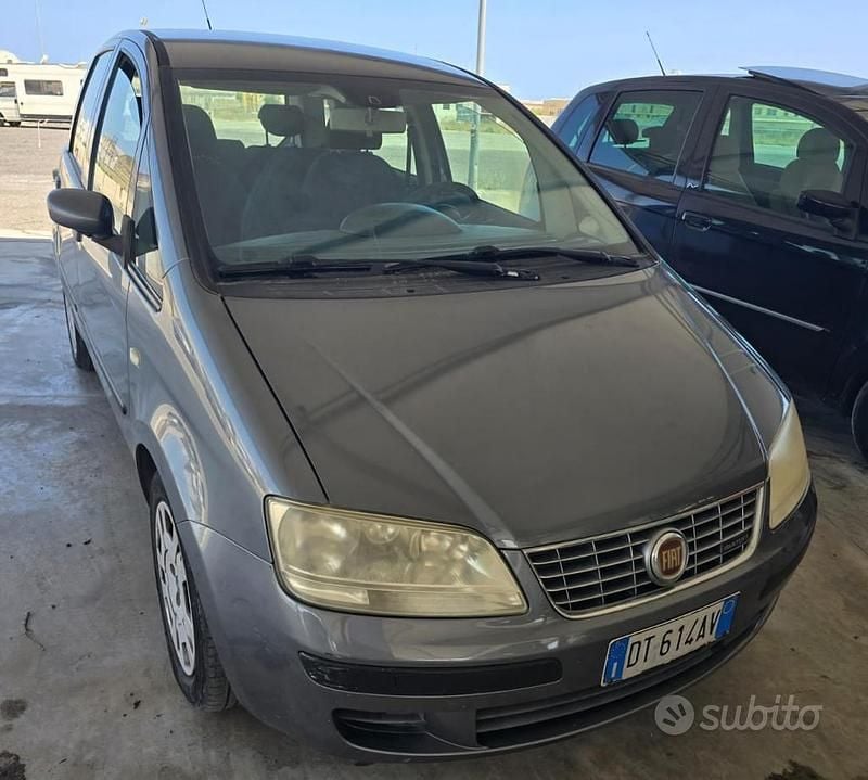 Usata Fiat Idea 90 CV (66 kW) 2010 Grigio Monovolume