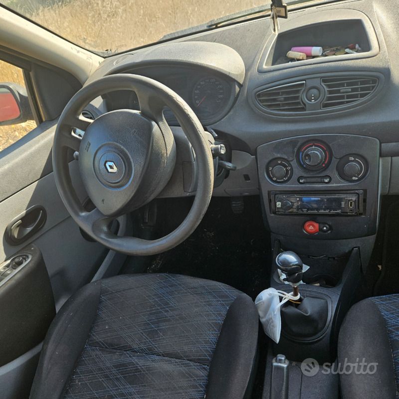 Usata Renault Clio II 85 CV (62 kW) 2006 Rosso Berlina