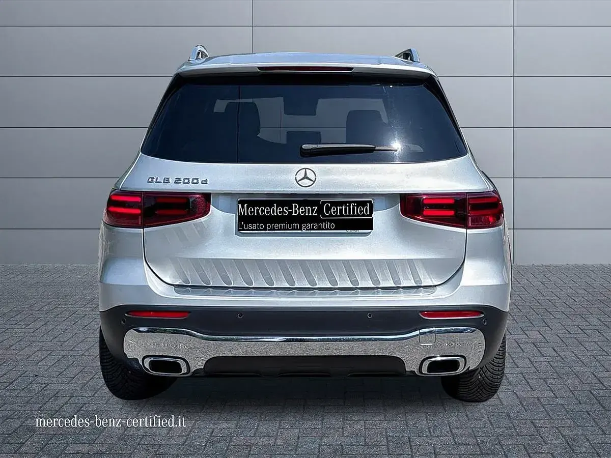 Usata Mercedes GLB200 Advanced Plus 150 CV (110 kW) 2024 Argento metallizzato SUV