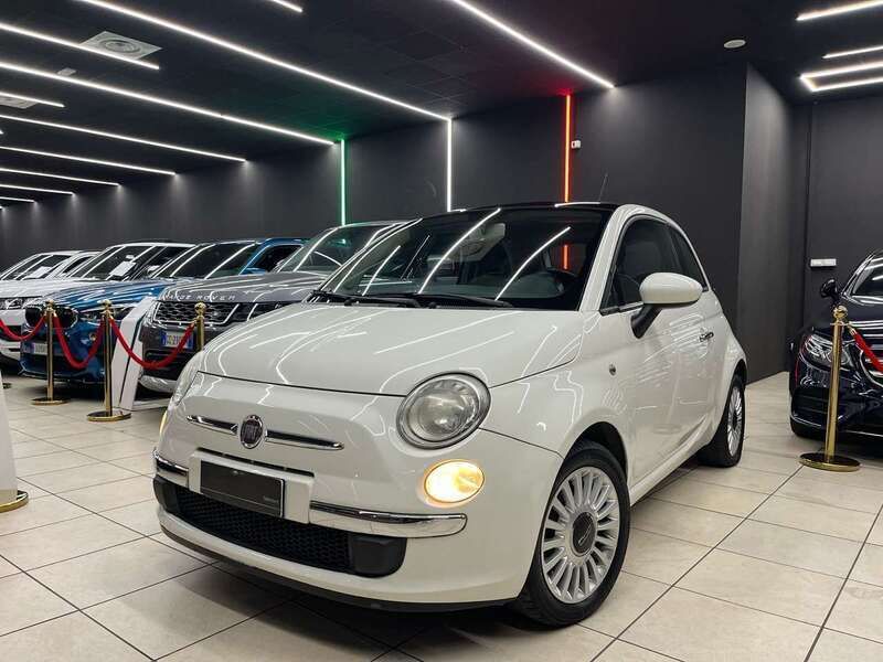Bianco Usata 2011 Fiat 500 Lounge Tre volumi | 7400 € (Buon prezzo) - Immagine 1/4