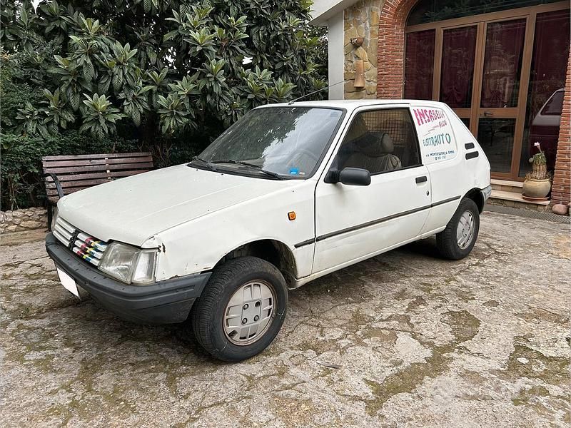 Usata Peugeot 205 60 CV (44 kW) 1993 Bianco Furgone