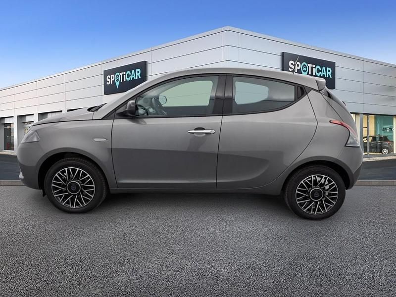 Usata Lancia Ypsilon 69 CV (50 kW) 2024 Grigio Utilitaria