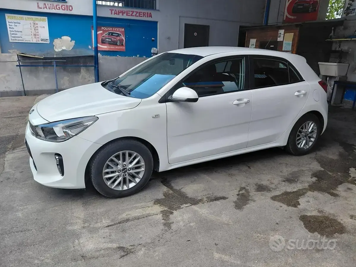 Usata Kia Rio 84 CV (61 kW) 2020 Bianco Berlina