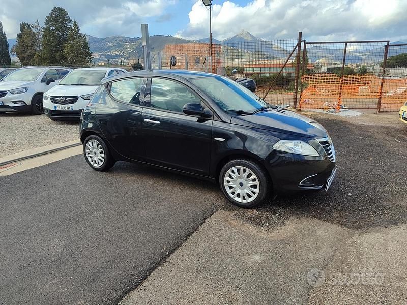 Usata Lancia Ypsilon Gold 69 CV (50 kW) 2013 Nero Utilitaria