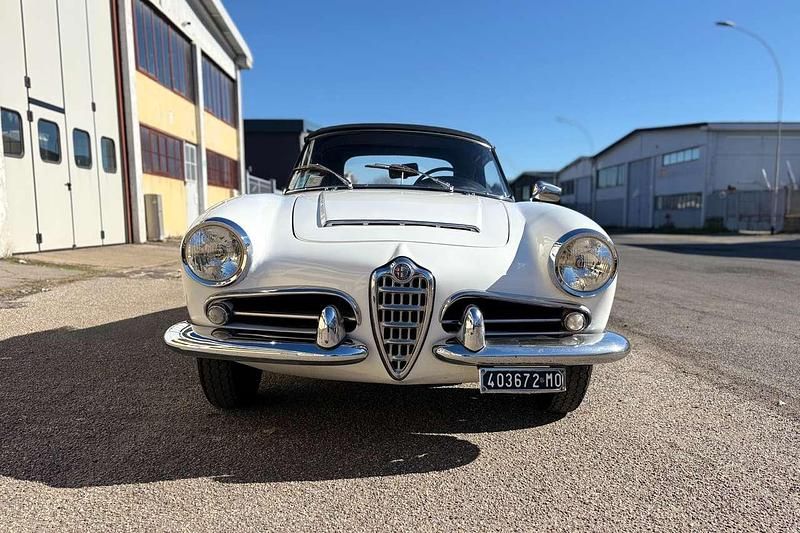 Käytetty Alfa Romeo Giulia Spider 91 HP (66 kW) 1963 Valkoinen Avoauto