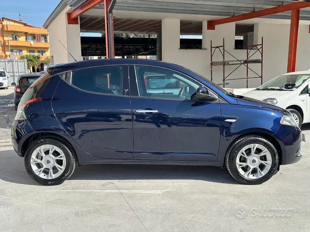 Usata Lancia Ypsilon 84 CV (61 kW) 2016 Bluazzurro Utilitaria
