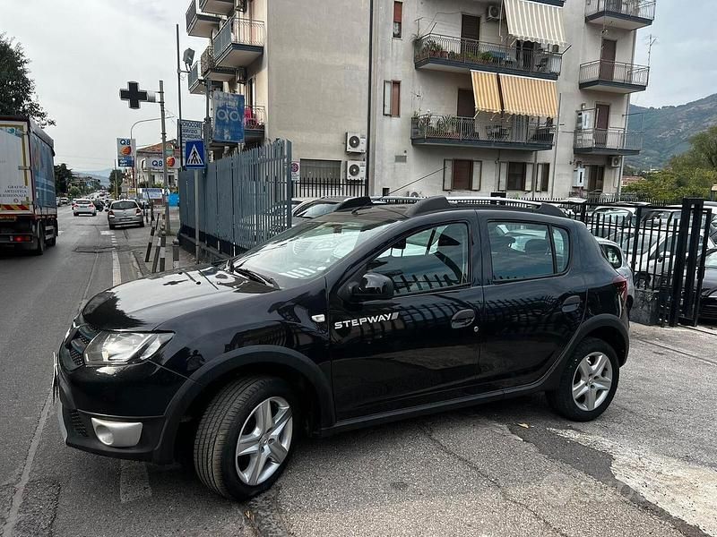 Usata Dacia Sandero Ambiance 90 CV (66 kW) 2015 Nero Utilitaria