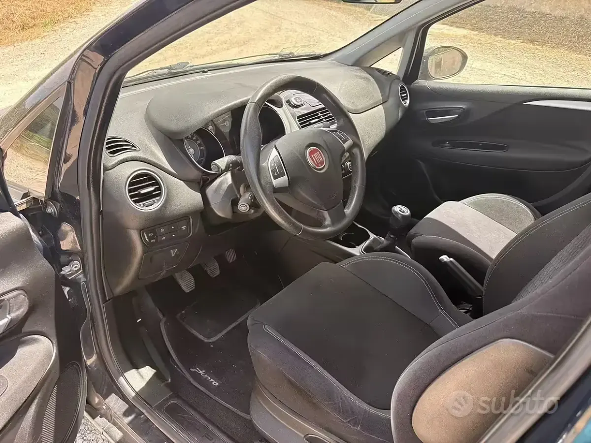 Usata Fiat Grande Punto 75 CV (55 kW) 2013 Bluazzurro Utilitaria