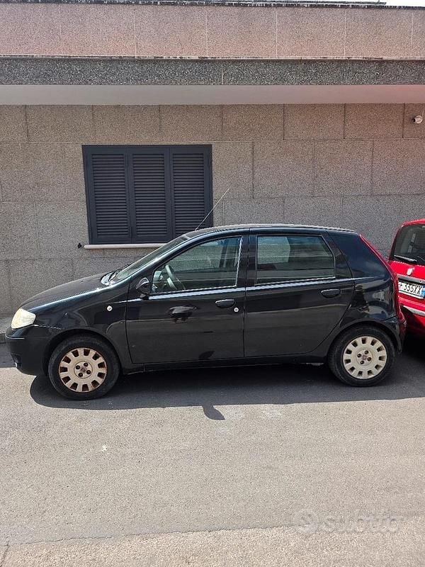 Usata Fiat Punto 77 CV (56 kW) 2010 Nero Utilitaria