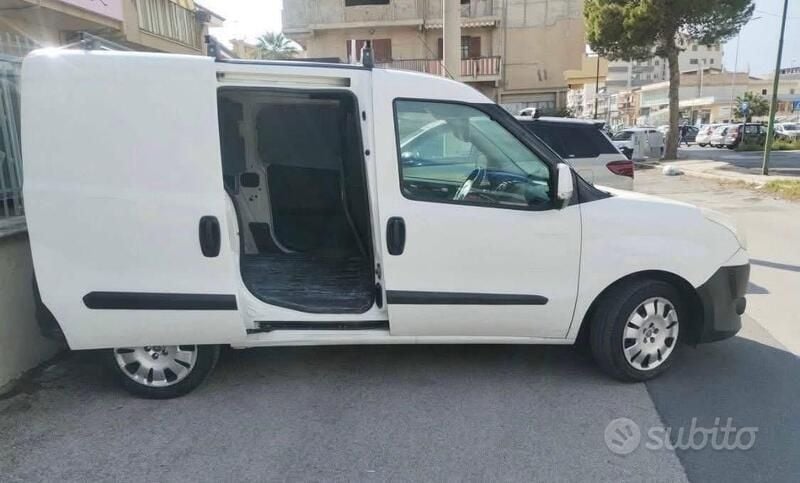 Usata Fiat Doblò 90 CV (66 kW) 2012 Bianco Monovolume