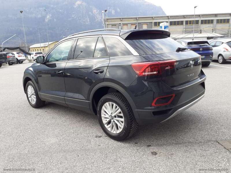 Usata VW T-Roc Life 116 CV (85 kW) 2023 Nero SUV