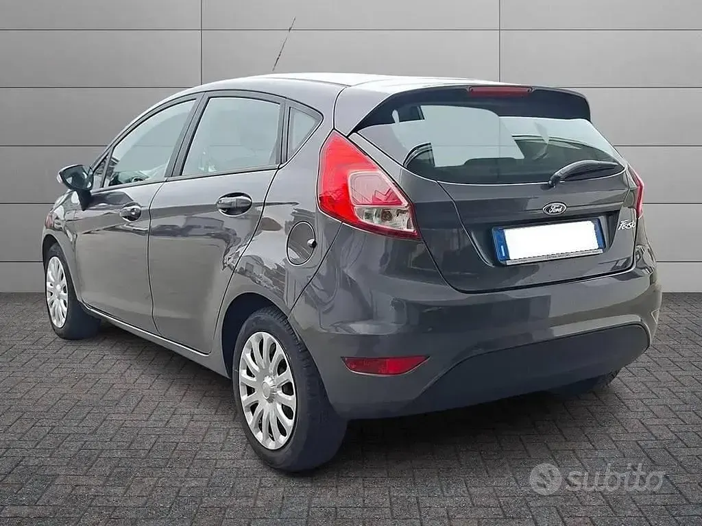 Usado Ford Fiesta Business Edition 75 HP (55 kW) 2017 Cinzento Citadino