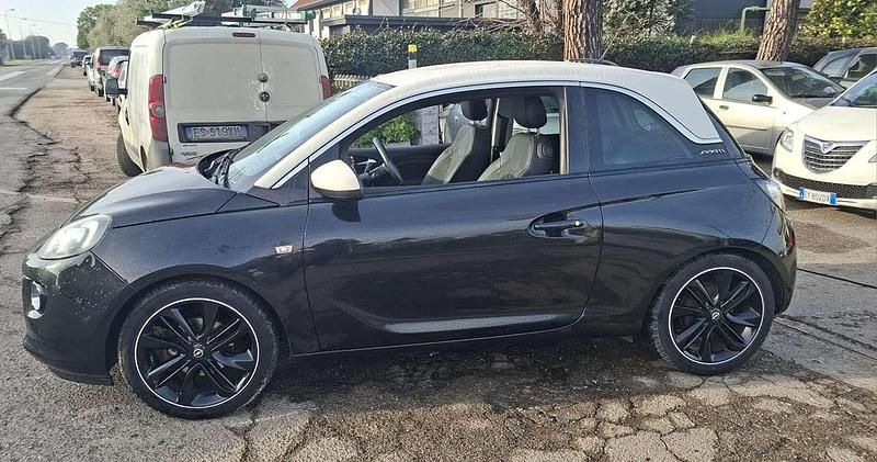 Usata Opel Adam 101 CV (74 kW) 2013 Nero Utilitaria
