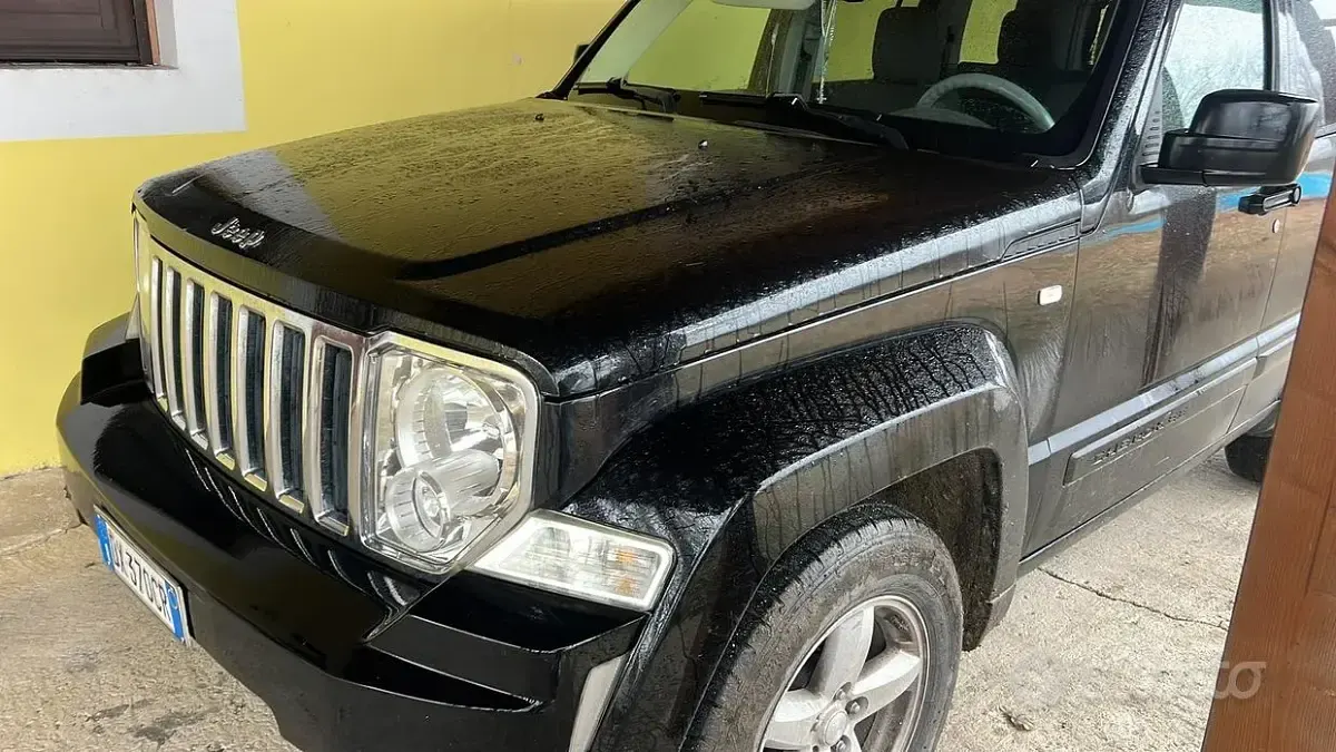 Usata Jeep Cherokee 177 CV (130 kW) 2009 SUV