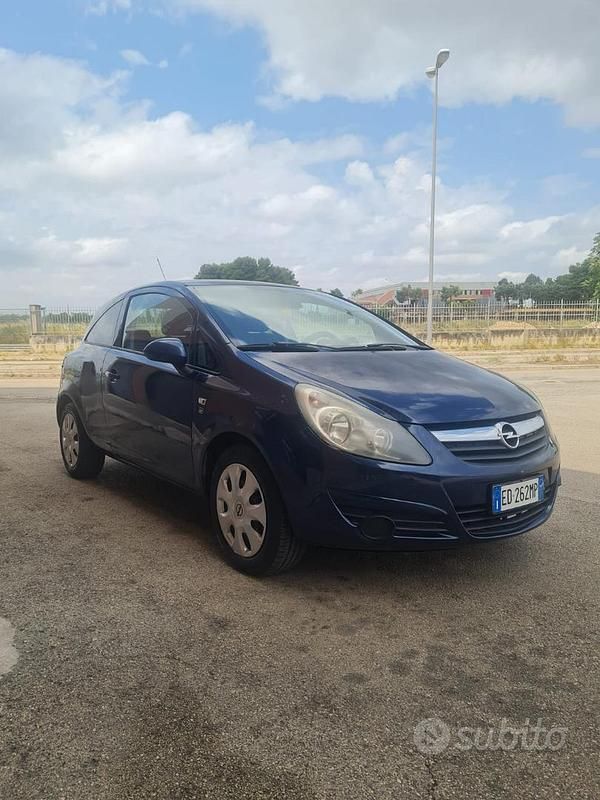 Usata Opel Corsa 58 CV (42 kW) 2011 Blu Utilitaria