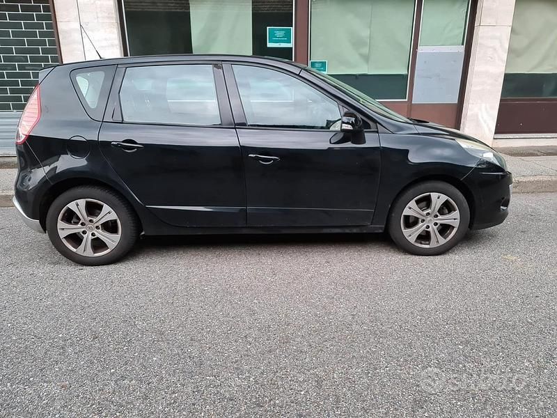 Usata Renault Scénic III 110 CV (80 kW) 2011 Nero Monovolume