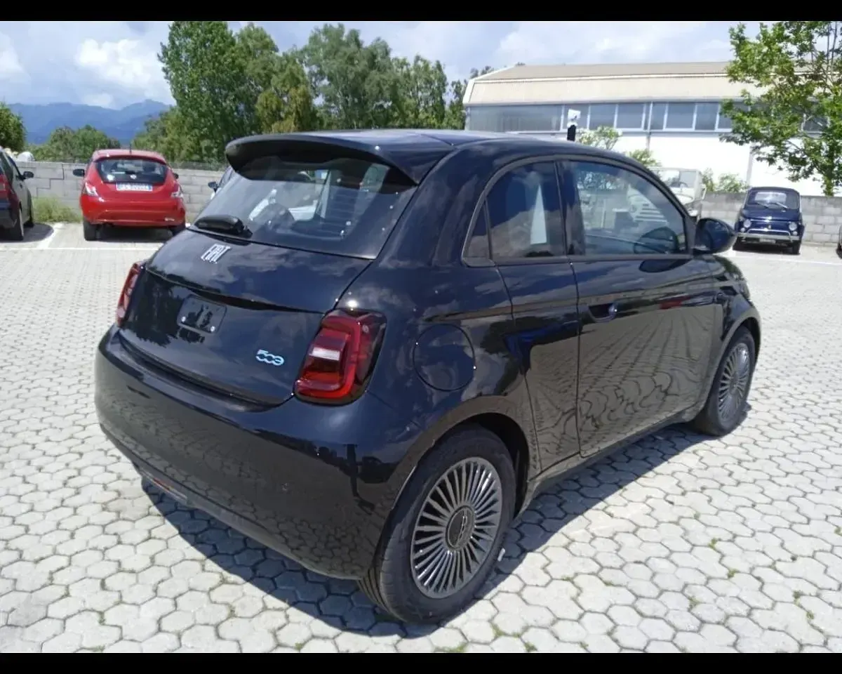 Usata Fiat 500e Icon 86 kW (118 CV) 2023 Nero Utilitaria