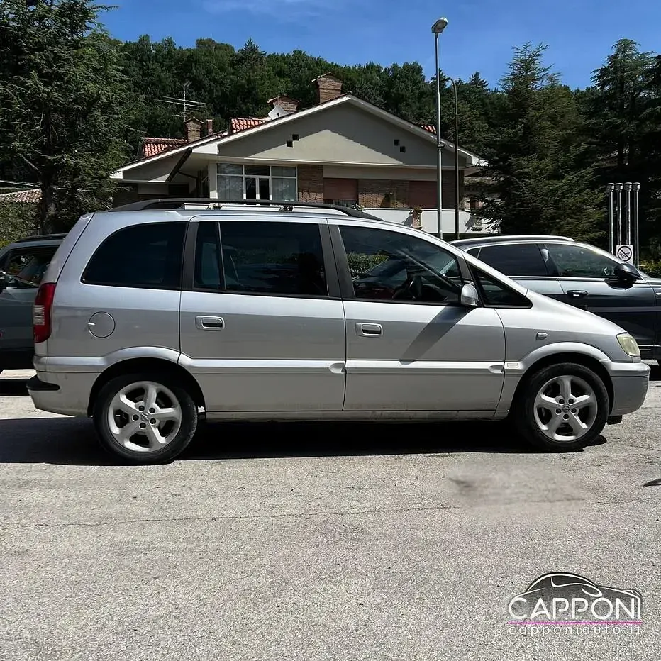 Usata Opel Zafira 101 CV (74 kW) 2005 Grigio Monovolume