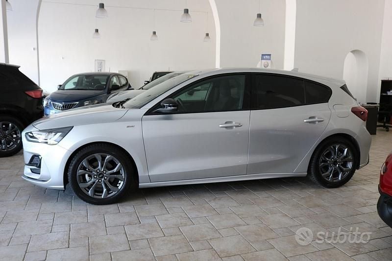 Usata Ford Focus ST 115 CV (84 kW) 2024 Grigio Berlina