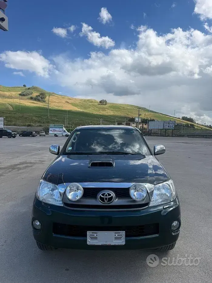 Usata Toyota HiLux SR 171 CV (125 kW) 2011 Verde Pick-up