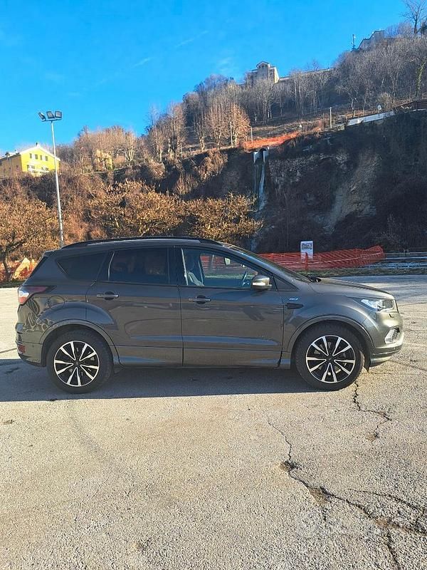 Usata Ford Kuga ST-Line 150 CV (110 kW) 2018 Grigio SUV