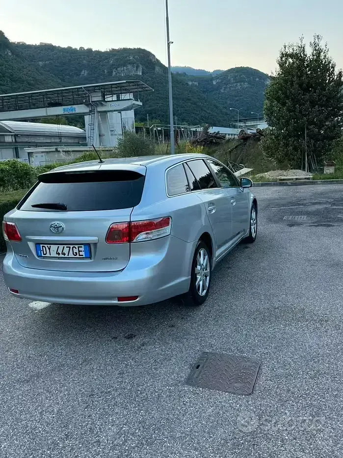Usata Toyota Avensis Executive 126 CV (92 kW) 2009 Grigio Station wagon