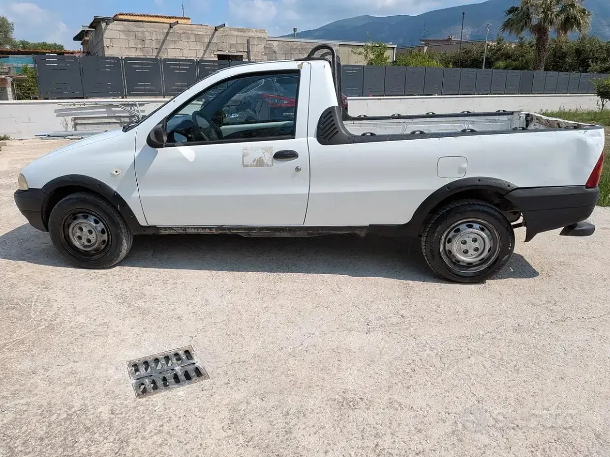 Usata Fiat Strada 69 CV (50 kW) 2000 Bianco Pick-up