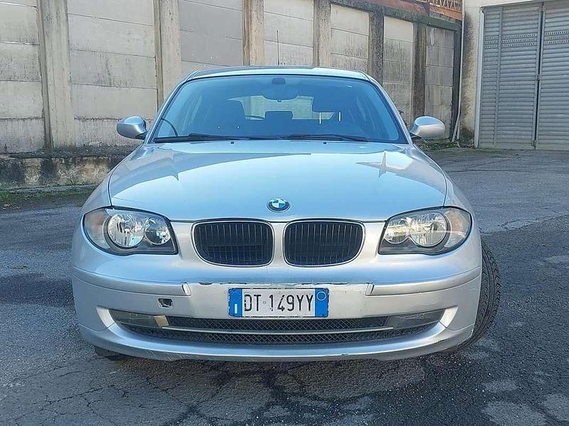 Usata BMW 118 143 CV (105 kW) 2009 Argento Utilitaria