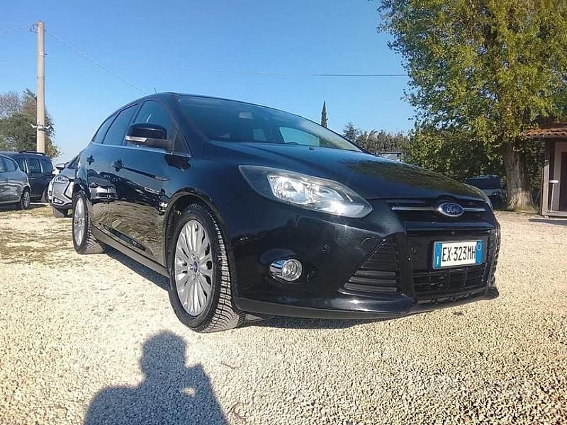 Usata Ford Focus Individual 115 CV (84 kW) 2014 Nero Berlina