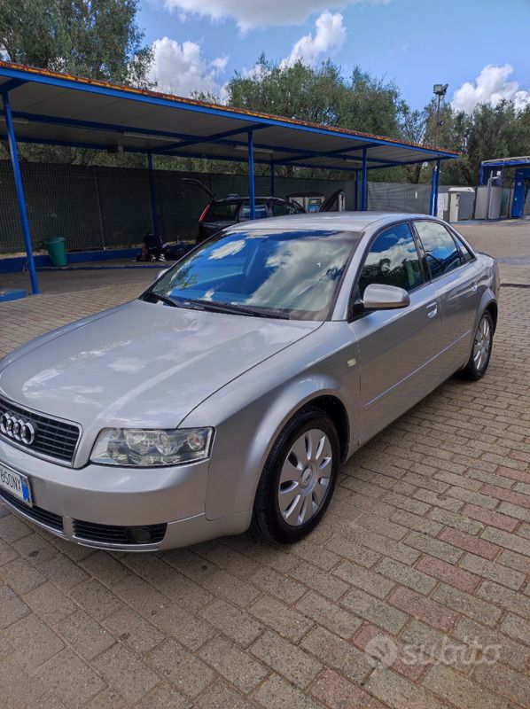 Usata Audi A4 Ambiente 131 CV (96 kW) 2002 Grigio Berlina