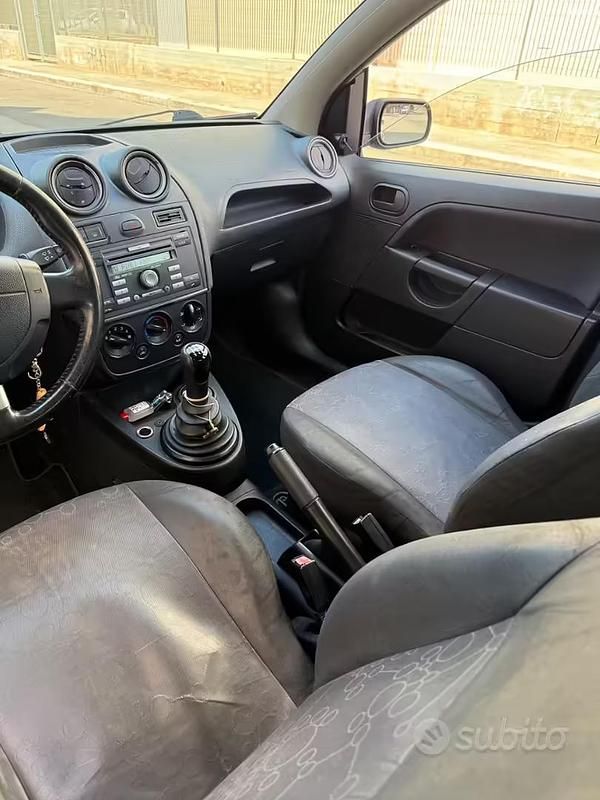 Usado Ford Fiesta 75 HP (55 kW) 2008 Azul Citadino