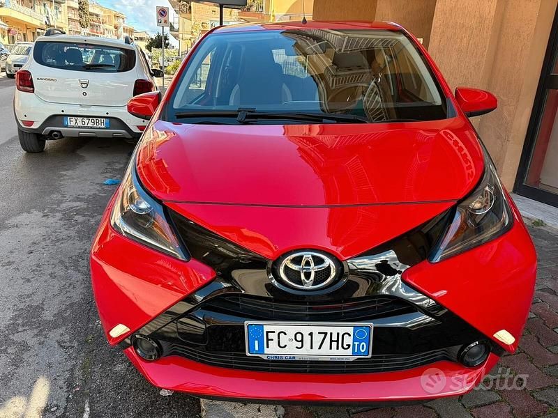 Usata Toyota Aygo X-clusiv 69 CV (50 kW) 2016 Rosso Utilitaria