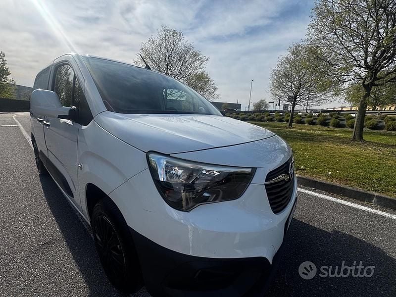 Occasion Opel Combo 105 ch (77 kW) 2019 Blanc Monospace