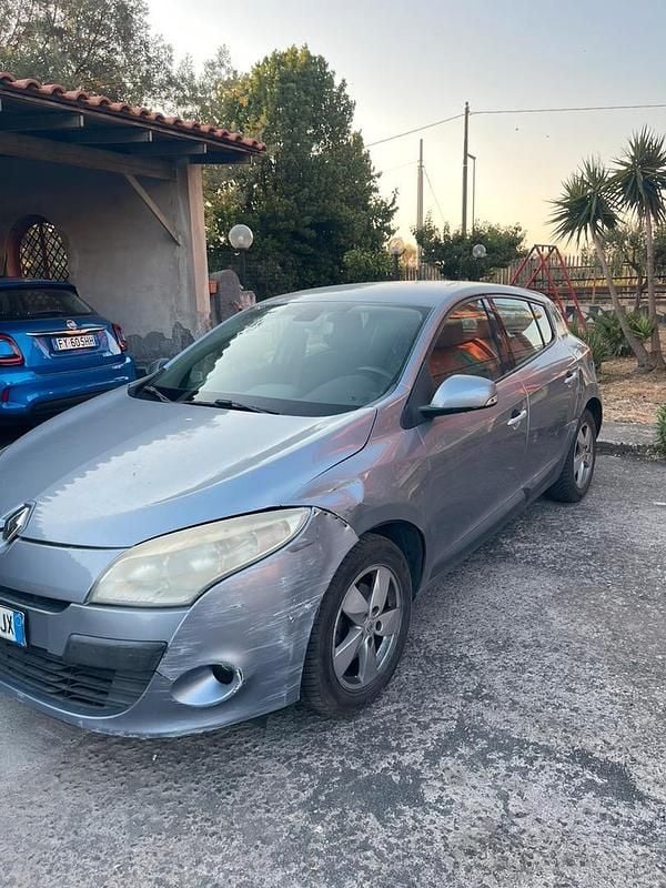 Usata 2010 Renault Mégane Berlina | 2000 € (Super prezzo) - Immagine 1/4