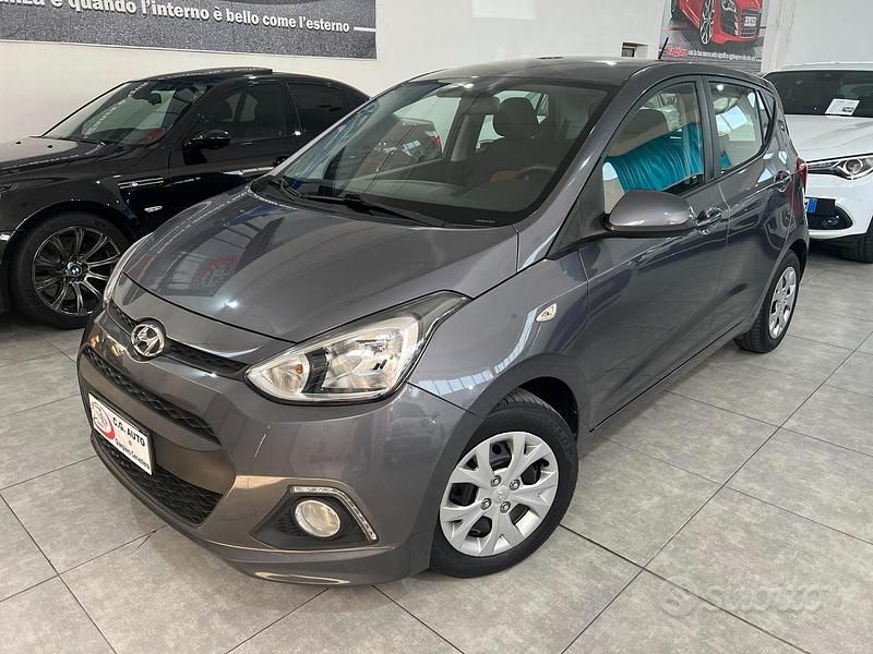 Begagnad Hyundai i10 Style 66 HK (48 kW) 2015 Grå Halvkombi