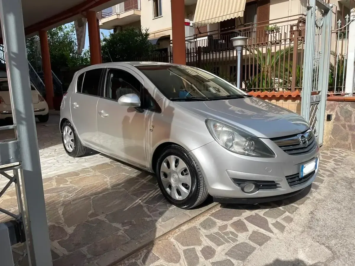 Usata Opel Corsa Edition 95 CV (69 kW) 2010 Grigio Utilitaria