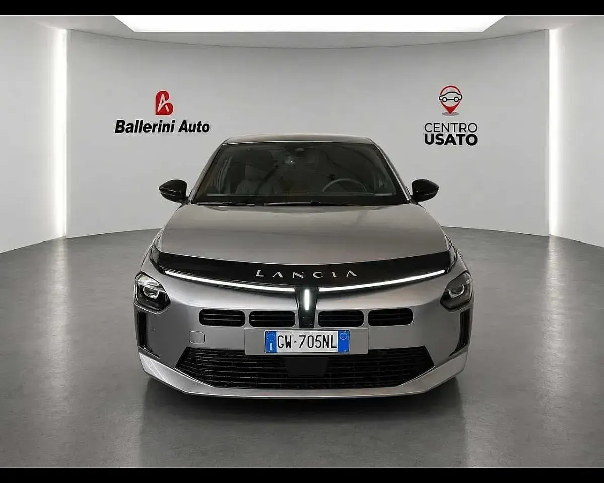 Usata Lancia Ypsilon 74 kW (101 CV) 2024 Utilitaria