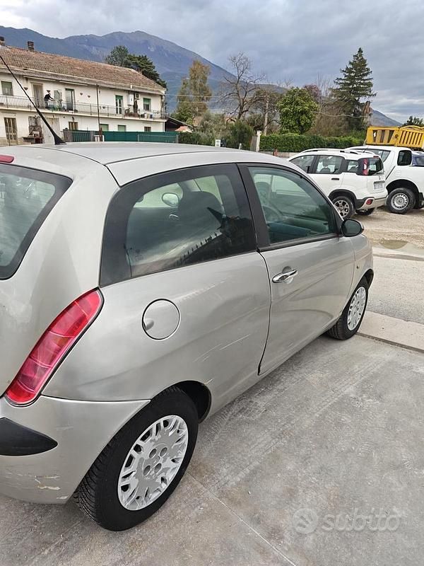 Gebraucht Lancia Ypsilon 60 PS (44 kW) 2004 Grau Kleinwagen